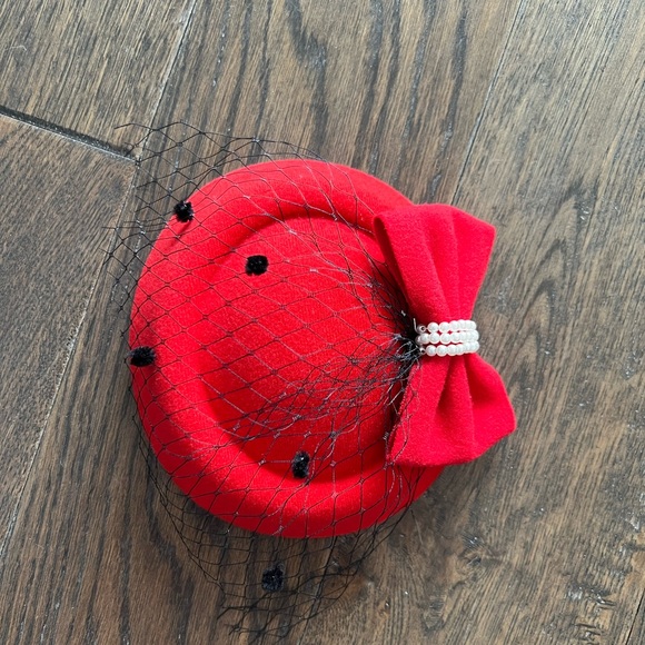 Elegant & Luxurious Hat Fascinators - Picture 2 of 4